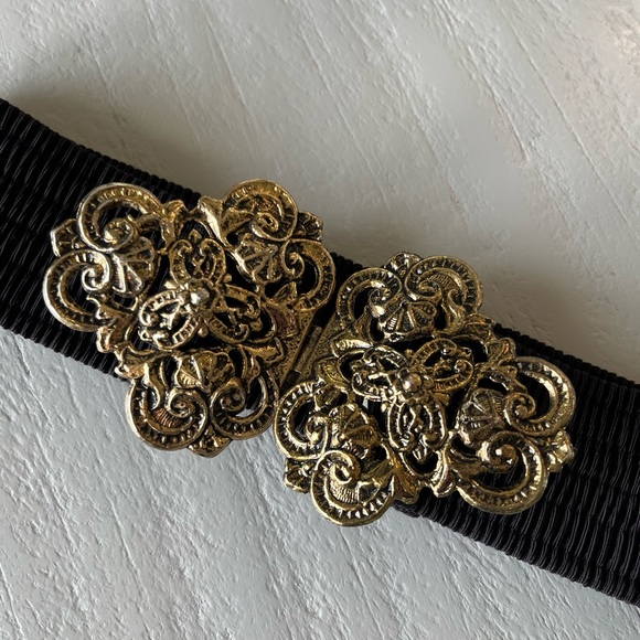 Vintage 80s Black Elastic Cinch Belt with Gold Ornate Buckle - Picture 2 of 4